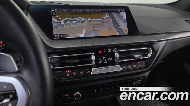 BMW 1 Series (F40) 120i M Sports 2023 — фото 14