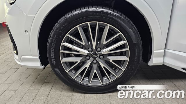 Audi Q3 (F3) 40 TFSI Quattro Premium 2025 — фото 5