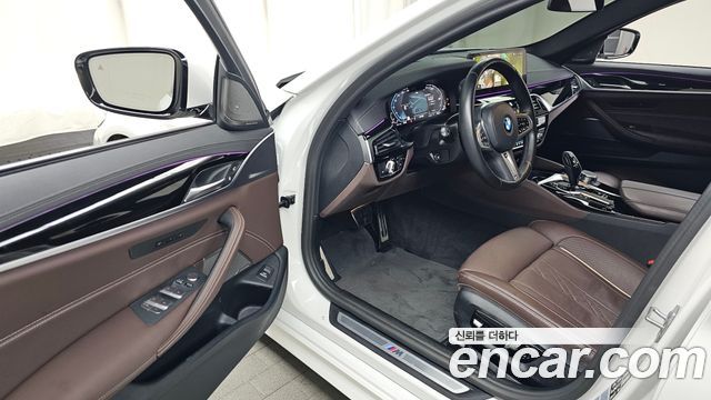 BMW 5 Series (G30) 530i xDrive M Sport Package 2023 — фото 10