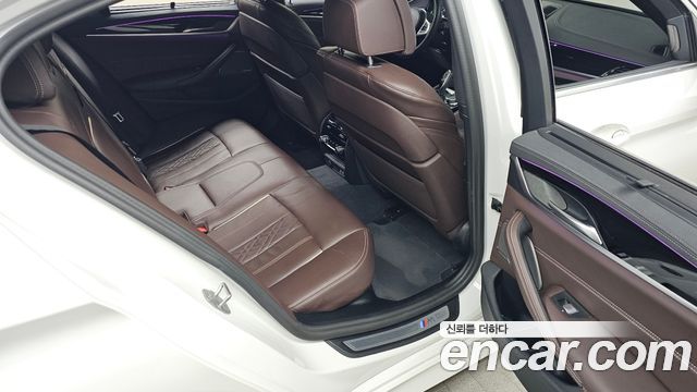 BMW 5 Series (G30) 530i xDrive M Sport Package 2023 — фото 12