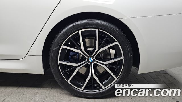 BMW 5 Series (G30) 530i xDrive M Sport Package 2023 — фото 21