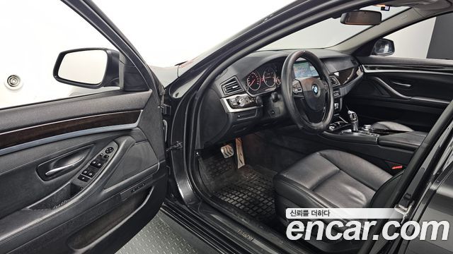 BMW 5 Series (F10) 520d 2011 — фото 10