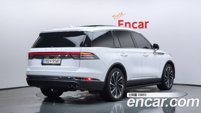 Lincoln Aviator (II) 3.0 Reserve  AWD 2023 — фото 2