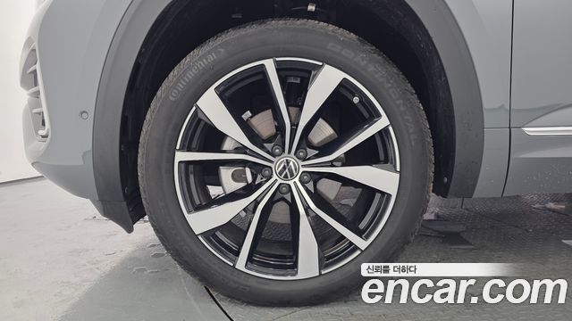 Volkswagen Atlas 2.0 TSI R-LINE 7-Seater 2025 — фото 5