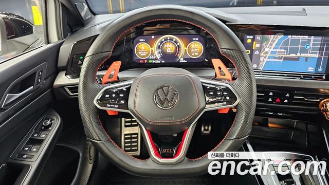 Volkswagen Golf (VIII) 2.0 GTI 2023 — фото 13