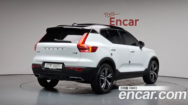 Volvo XC40 T4 R-Design 2019 — фото 2