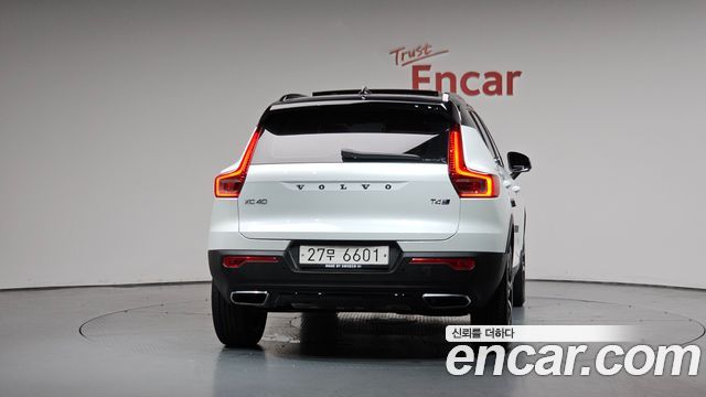 Volvo XC40 T4 R-Design 2019 — фото 4