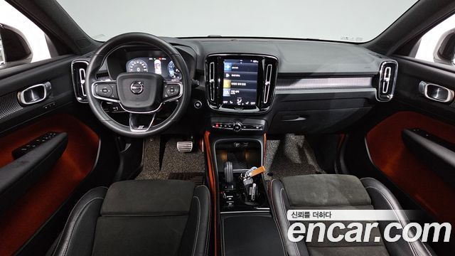 Volvo XC40 T4 R-Design 2019 — фото 7