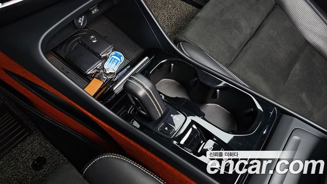 Volvo XC40 T4 R-Design 2019 — фото 9