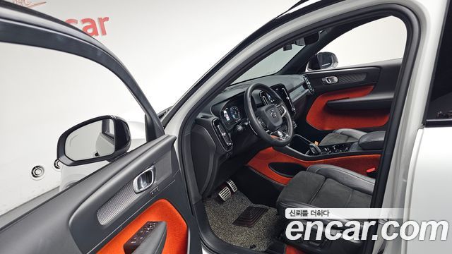 Volvo XC40 T4 R-Design 2019 — фото 10
