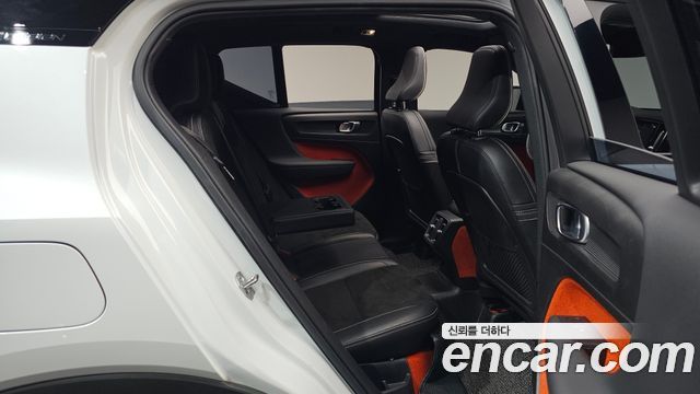 Volvo XC40 T4 R-Design 2019 — фото 15