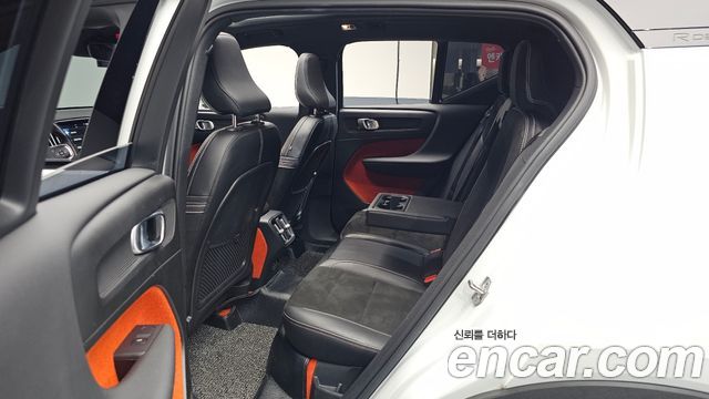 Volvo XC40 T4 R-Design 2019 — фото 16