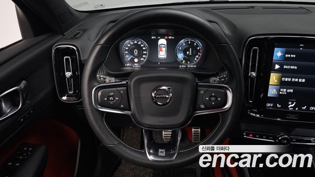 Volvo XC40 T4 R-Design 2019 — фото 17