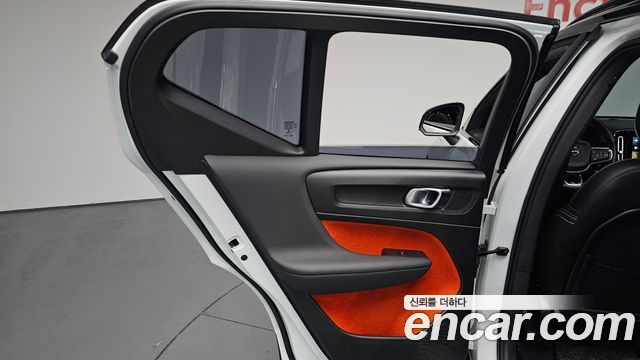 Volvo XC40 T4 R-Design 2019 — фото 31