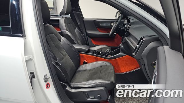 Volvo XC40 T4 R-Design 2019 — фото 32