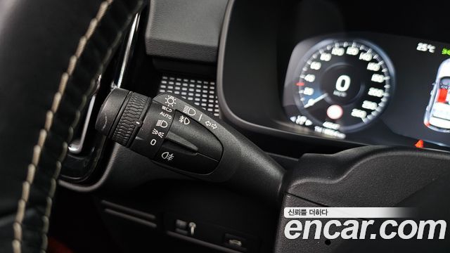 Volvo XC40 T4 R-Design 2019 — фото 35