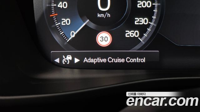 Volvo XC40 T4 R-Design 2019 — фото 38