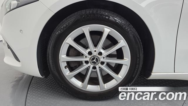 Mercedes-Benz A-Class (W177) A220 Sedan 2020 — фото 5
