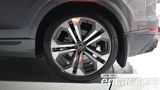 Audi Q8 (4M) 55 TFSI Quattro Premium 2023 — фото 21