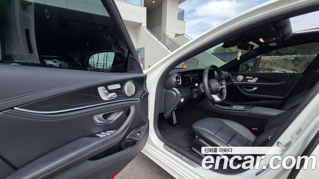 Mercedes-Benz E-Class (W213) E220d 4MATIC AMG Line 2022 — фото 9