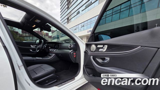 Mercedes-Benz E-Class (W213) E220d 4MATIC AMG Line 2022 — фото 16