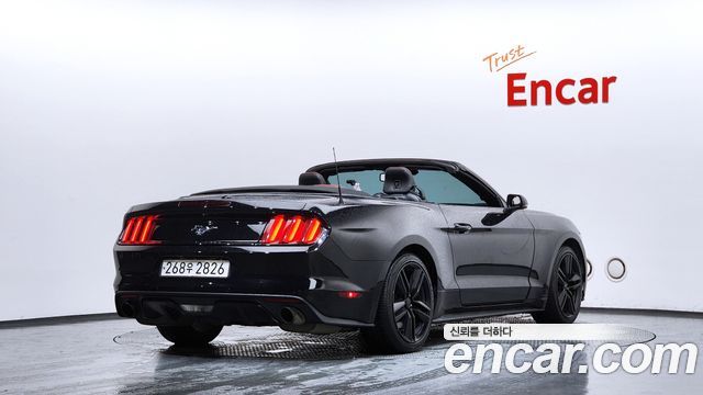 Ford Mustang Convertible 2017 — фото 2