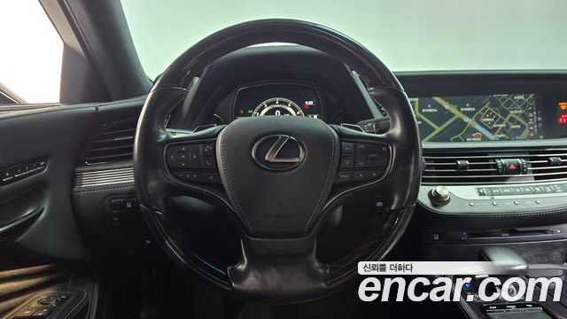Lexus LS500 (V) 3.5 Luxury AWD 2018 — фото 13