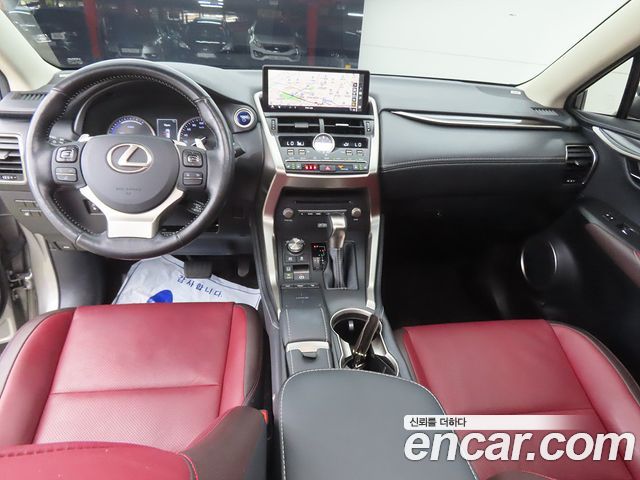 Lexus NX300h Executive 2018 — фото 7