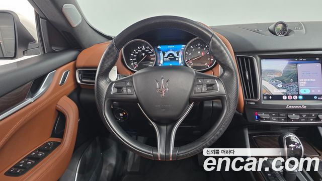 Maserati Levante 3.0 AWD 2017 — фото 14