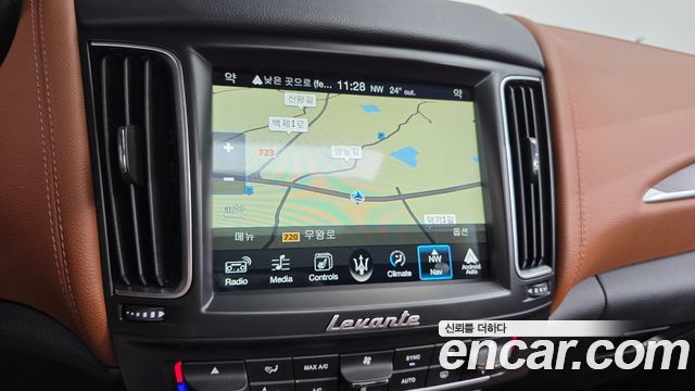 Maserati Levante 3.0 AWD 2017 — фото 17