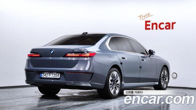 BMW 7 Series (G70) 740i sDrive Design Pure Excellence 2023 — фото 2