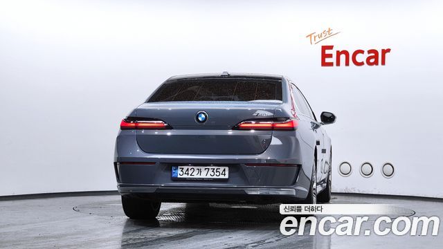BMW 7 Series (G70) 740i sDrive Design Pure Excellence 2023 — фото 4