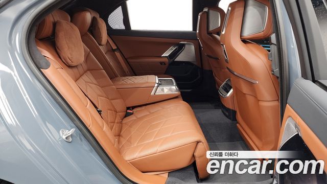 BMW 7 Series (G70) 740i sDrive Design Pure Excellence 2023 — фото 15