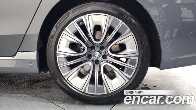 BMW 7 Series (G70) 740i sDrive Design Pure Excellence 2023 — фото 27