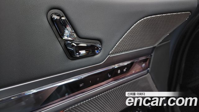 BMW 7 Series (G70) 740i sDrive Design Pure Excellence 2023 — фото 34