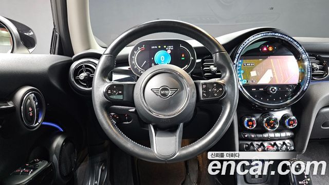 MINI Cooper Classic Plus 3rd 2022 — фото 12