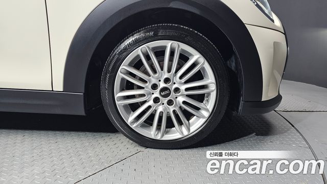 MINI Cooper Classic Plus 3rd 2022 — фото 21