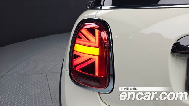 MINI Cooper Classic Plus 3rd 2022 — фото 23