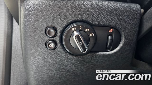 MINI Cooper Classic Plus 3rd 2022 — фото 28