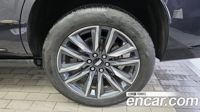 Cadillac Escalade (V) 6.2 Sports Platinum 2022 — фото 27