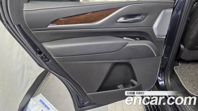 Cadillac Escalade (V) 6.2 Sports Platinum 2022 — фото 31