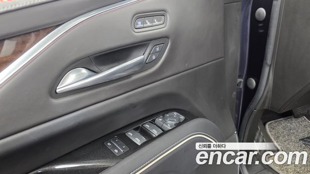 Cadillac Escalade (V) 6.2 Sports Platinum 2022 — фото 36