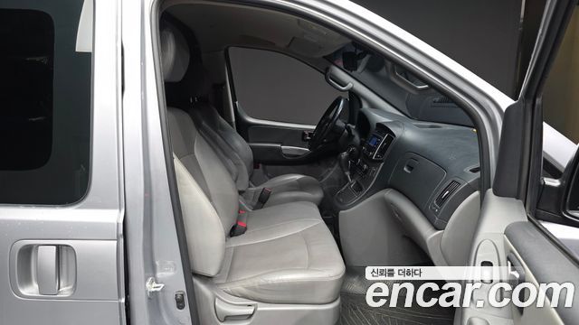 Hyundai Grand Starex Van 3-Seater Smart 2021 — фото 11