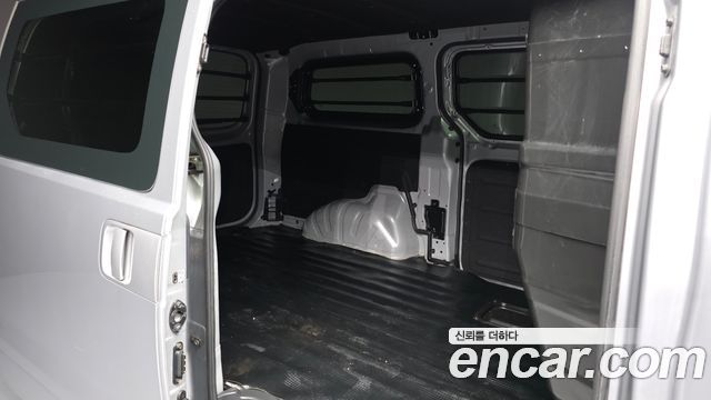 Hyundai Grand Starex Van 3-Seater Smart 2021 — фото 12