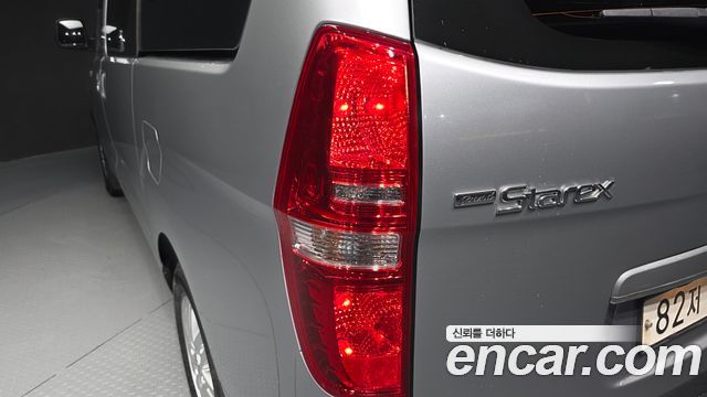 Hyundai Grand Starex Van 3-Seater Smart 2021 — фото 23