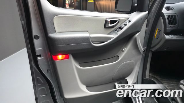 Hyundai Grand Starex Van 3-Seater Smart 2021 — фото 25
