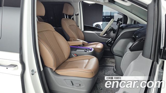 Hyundai Staria 4WD Lounge 9-Seater Inspiration 2025 — фото 12