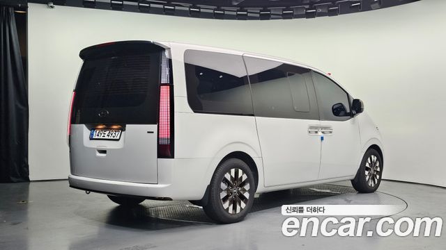 Hyundai Staria 4WD Lounge 7-Seater Inspiration 2024 — фото 2