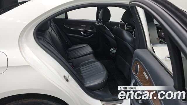 Mercedes-Benz E-Class (W213) E220d 4MATIC Exclusive 2020 — фото 11