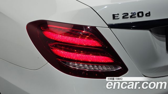 Mercedes-Benz E-Class (W213) E220d 4MATIC Exclusive 2020 — фото 23